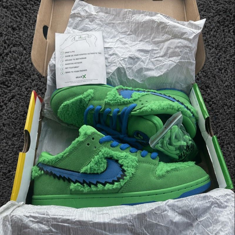 Nike SB Dunk Low x Grateful Dead "Green Bear"