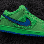 Nike SB Dunk Low x Grateful Dead "Green Bear"
